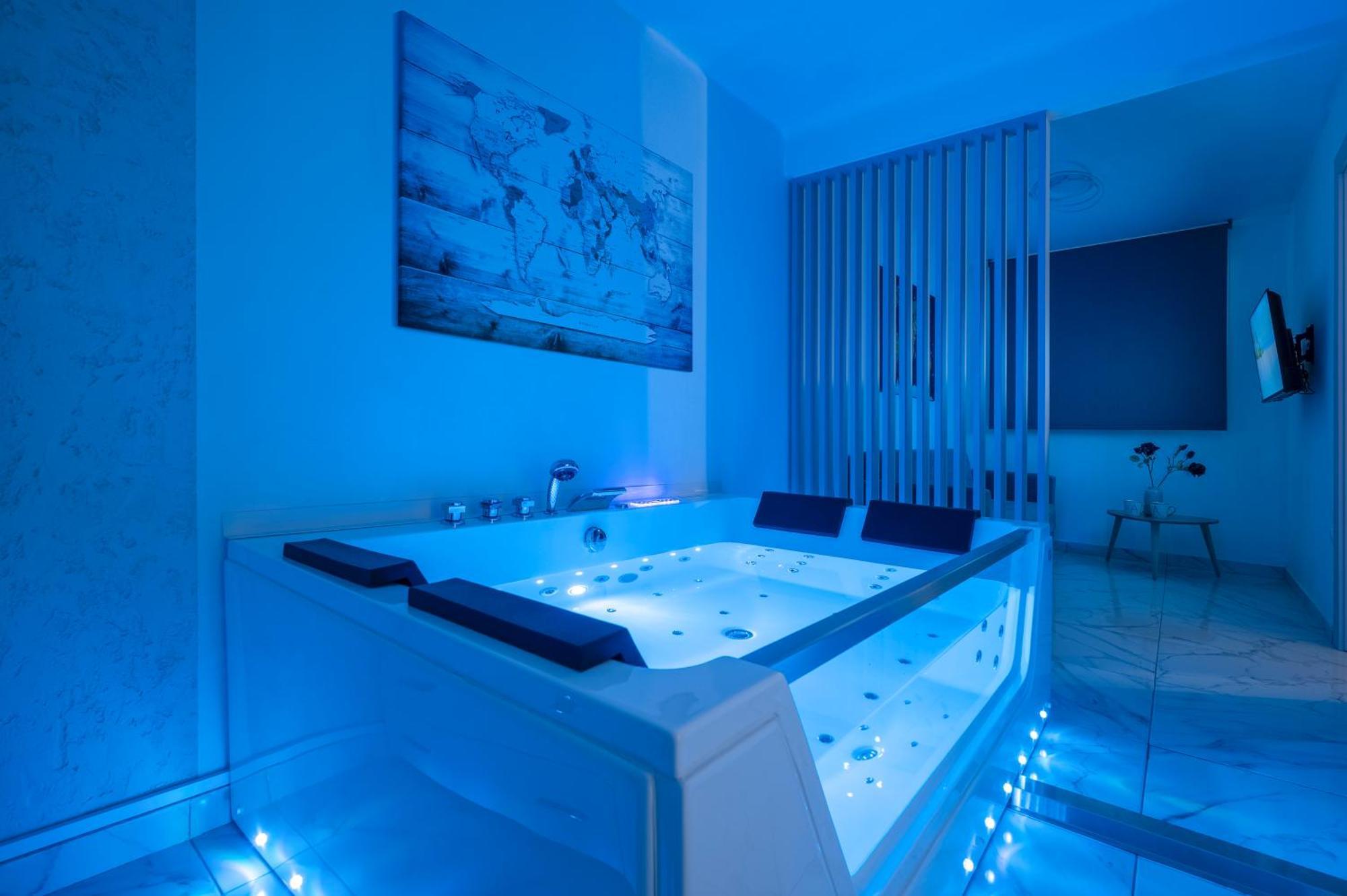 Premium Jacuzzi Suite At The City Center, By Aqua Platinum Thessaloniki Exterior foto