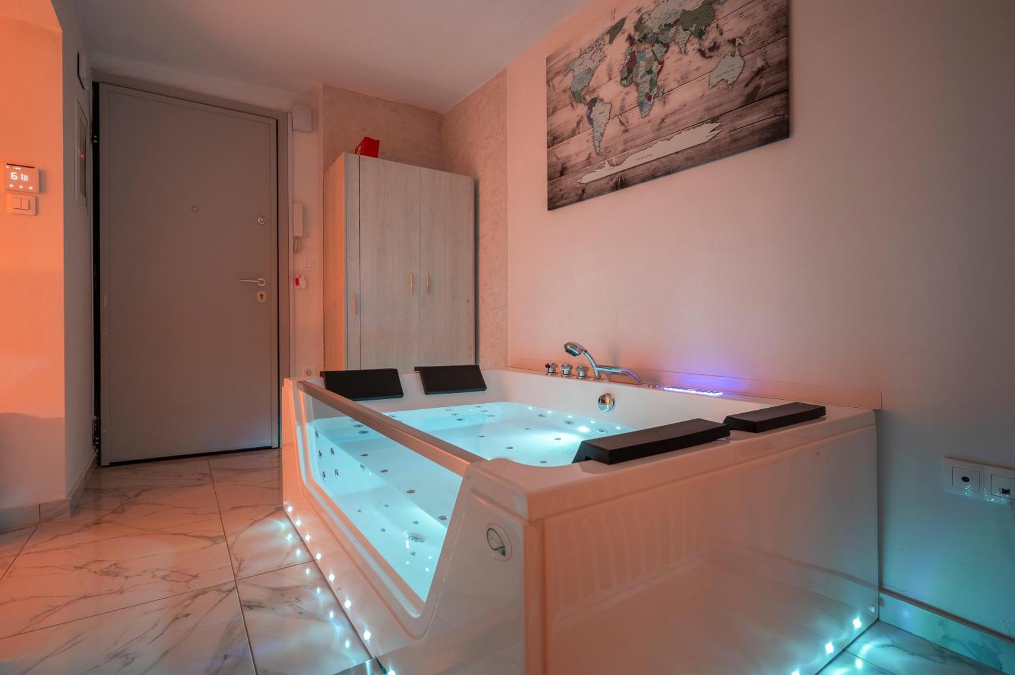 Premium Jacuzzi Suite At The City Center, By Aqua Platinum Thessaloniki Exterior foto