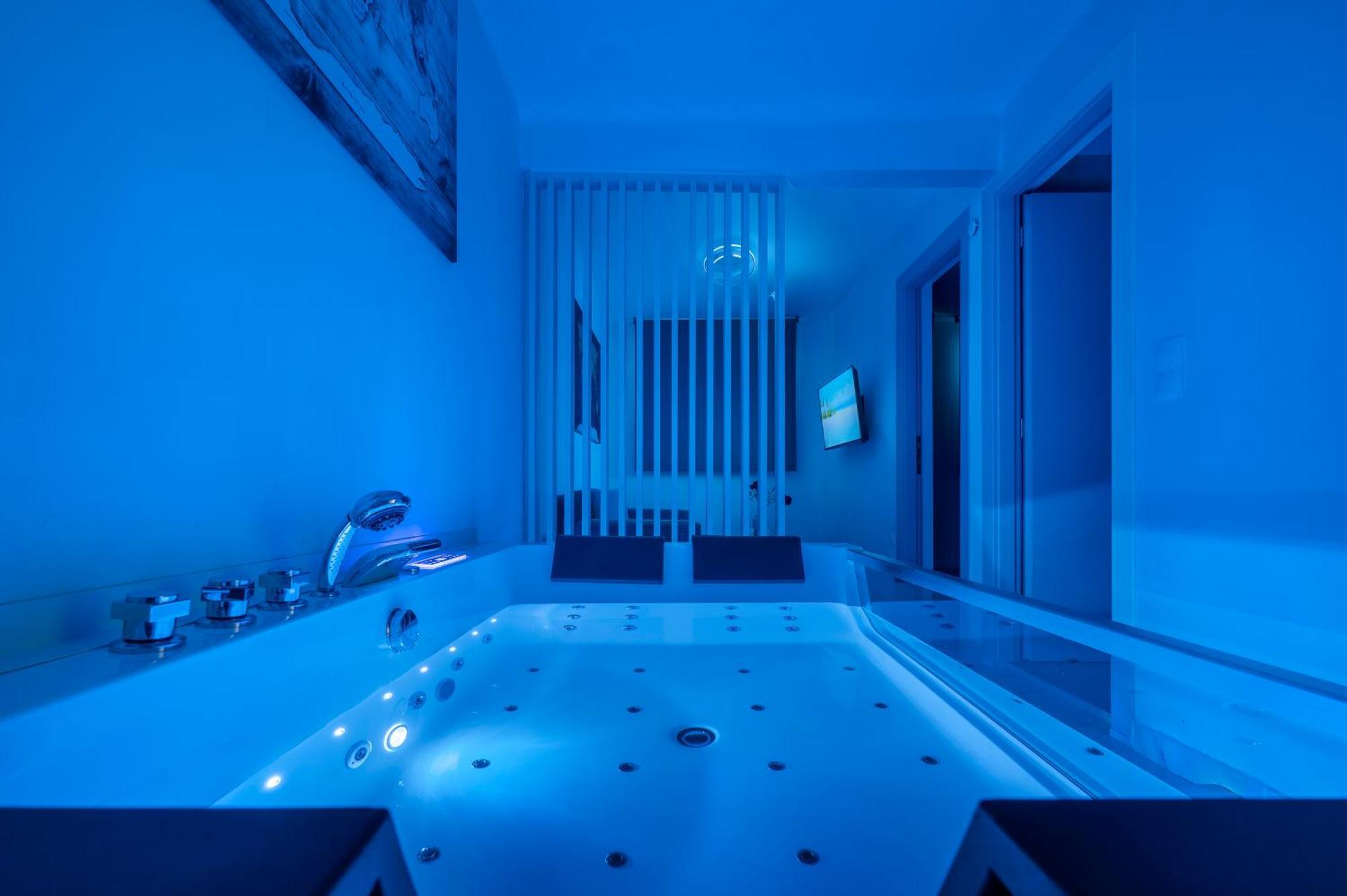 Premium Jacuzzi Suite At The City Center, By Aqua Platinum Thessaloniki Exterior foto