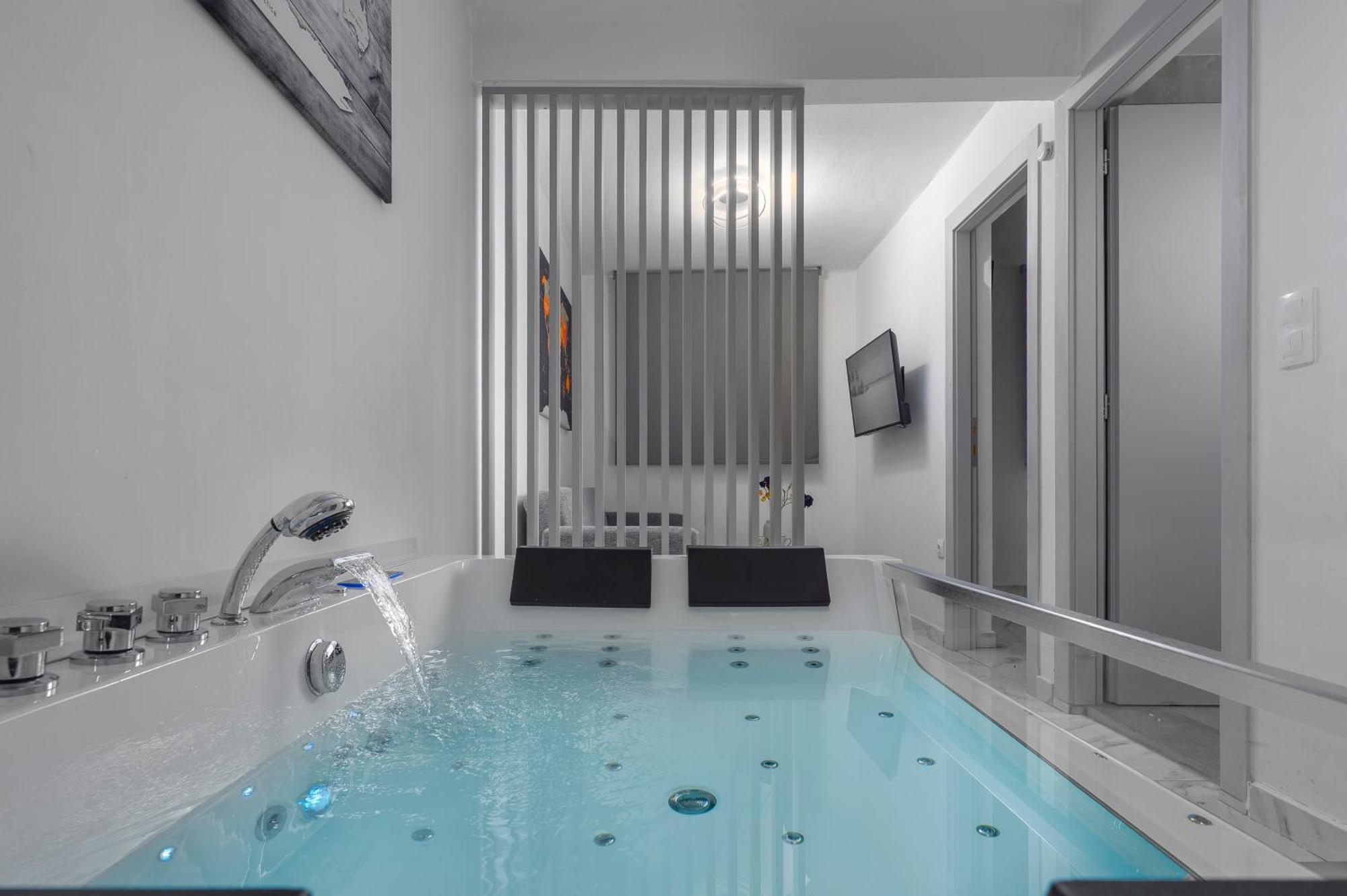 Premium Jacuzzi Suite At The City Center, By Aqua Platinum Thessaloniki Exterior foto